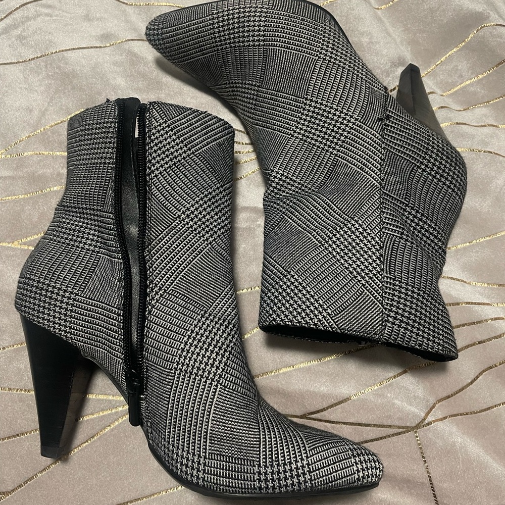 Stylish Grey and White Plaid Women's Ankle Boots by Sage & Simple Size 6